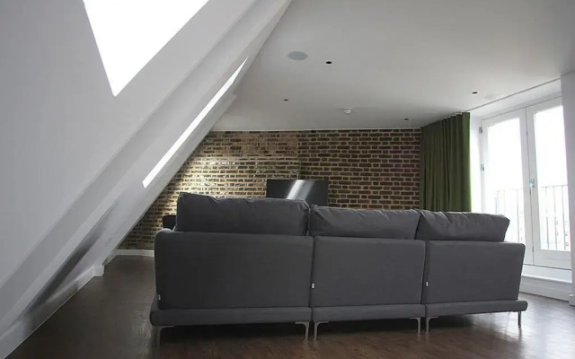 Апартаменты Hop Art House Serviced Apartments комната для гостей