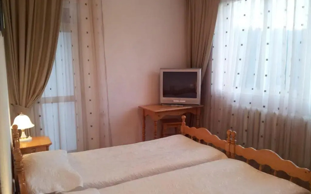 Отель Guest House Sarievi Болгария, Чепеларе - отзывы, цены и фото номеров - забронировать отель Guest House Sarievi онлайн комната для гостей