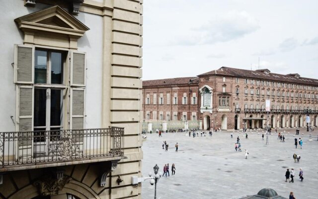 Piazza Castello Suite 1