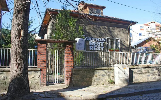 Отель Best Rest Guest House вид на фасад
