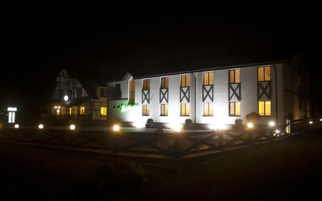 Гостиница Café Chalet Edelweiss Holiday Home вид на фасад