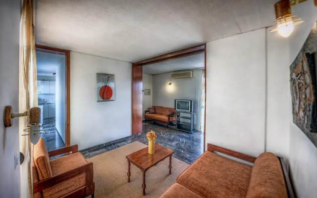 Zina Hotel Apartments комната для гостей