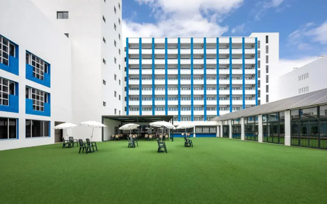 Hotel Navegadores спортивное сооружение
