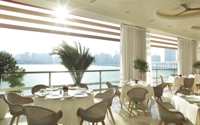 Four Seasons Hotel Abu Dhabi at Al Maryah Island 0