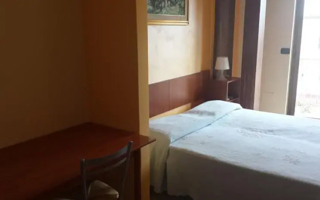 Отель Appartamenti Centrali Giardini Naxos Джардини Наксос комната для гостей
