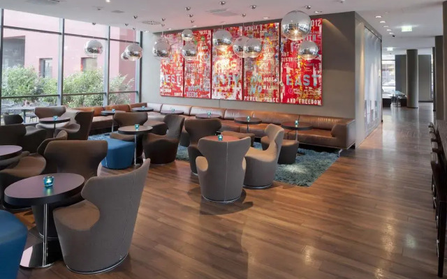 Отель Motel One Berlin-Hackescher Markt Германия, Берлин - отзывы, цены и фото номеров - забронировать отель Motel One Berlin-Hackescher Markt онлайн интерьер отеля