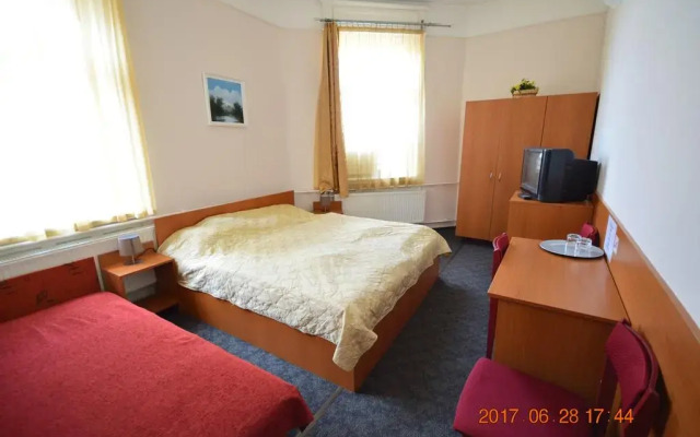 Отель Eitans Guesthouse Будапешт комната для гостей