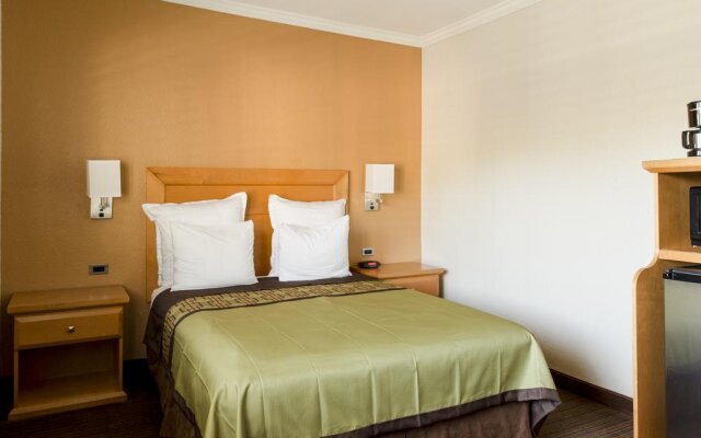 Anaheim Islander Inn and Suites 0