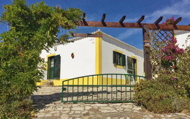 Отель Casas da Lagoa вид на фасад