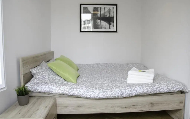 Апартаменты Bizzi Luxheart Of Old Town Apartment Варшава комната для гостей