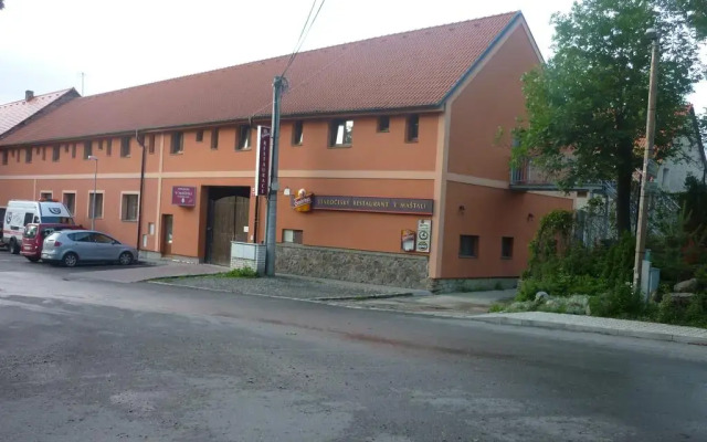 Отель Penzion V Maštali вид на фасад