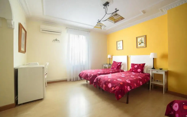 Отель Hostal Adriano комната для гостей