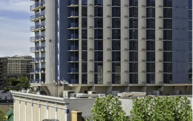 Отель DoubleTree by Hilton Bethesda - Washington D.C.