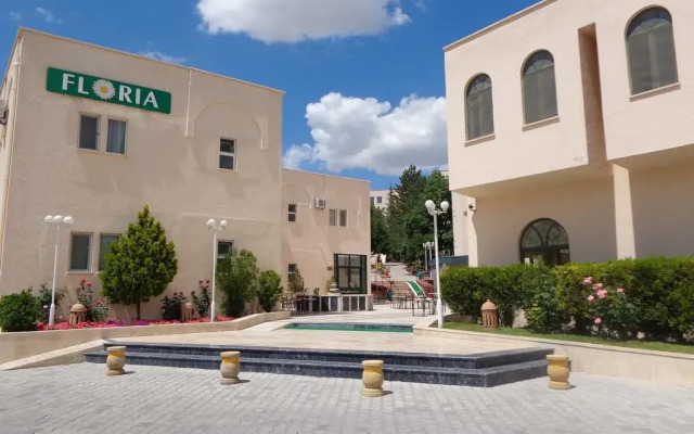 Floria Hotel вид на фасад