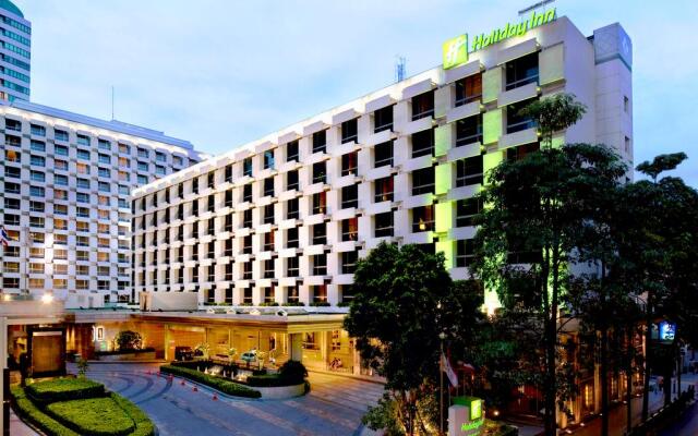Отель Holiday Inn Bangkok Бангкок вид на фасад