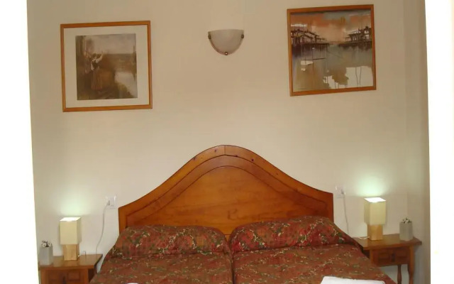 Отель Apartamentos Surest комната для гостей