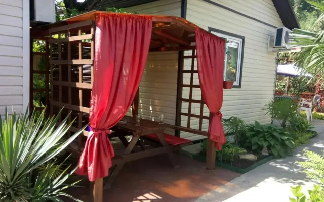 Гостиница Letniye Domiki Vacation Home балкон