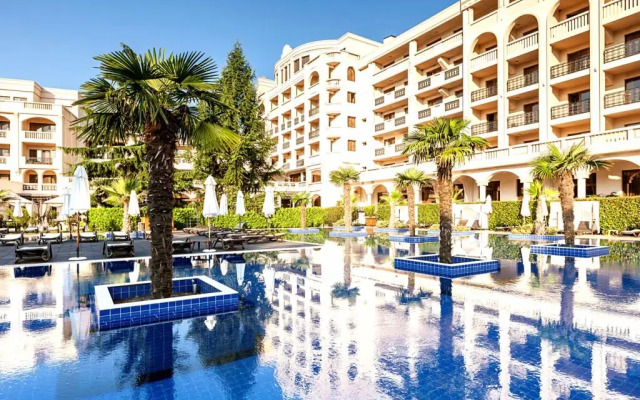 Primoretz Grand Hotel & SPA бассейн