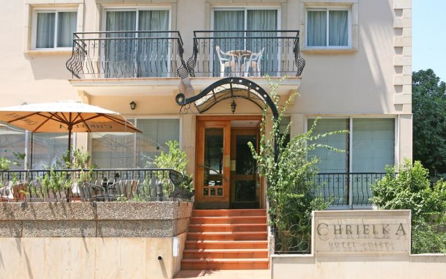 Chrielka Hotel Apartments 1