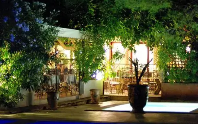 Hotel Les Mazets Des Roches