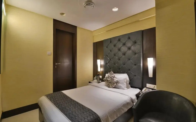 Hotel The Golden Oak Raipur комната для гостей