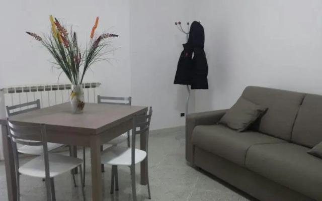 Отель Little House Аджерола комната для гостей