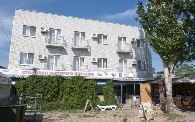 Hotel Naberzhnyi вид на фасад