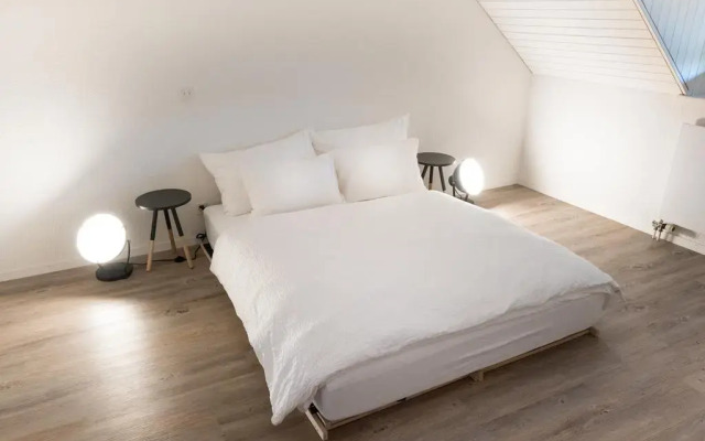 Апартаменты Löwenplatz Apartment near Station by Airhome комната для гостей