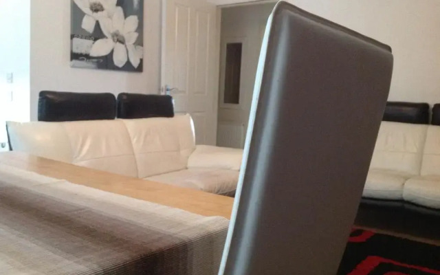 Апартаменты Bellway Commonwealth Apartment комната для гостей