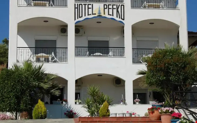 Hotel Pefko вид на фасад