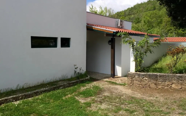 Отель Parque de Campismo Municipal de Bragança вид на фасад