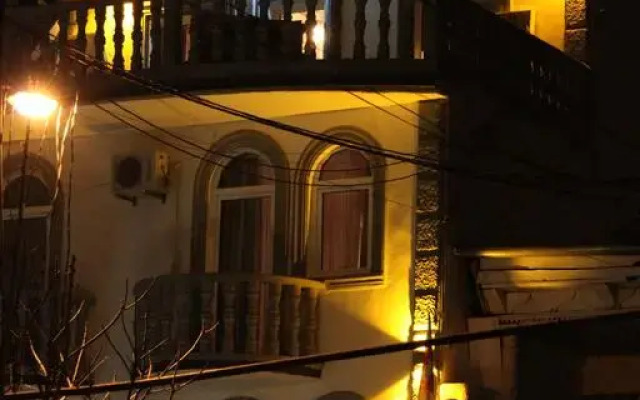 Отель B&B Old Tbilisi вид на фасад
