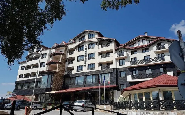Апартаменты Snezhanka Apartments TMF вид на фасад