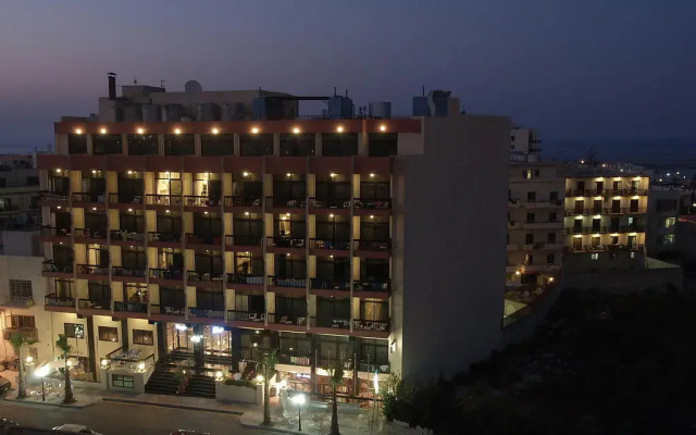 Canifor Hotel вид на фасад