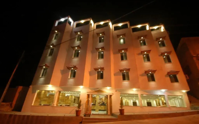Отель Sharah Mountains Hotel Иордания, Вади-Муса - отзывы, цены и фото номеров - забронировать отель Sharah Mountains Hotel онлайн вид на фасад