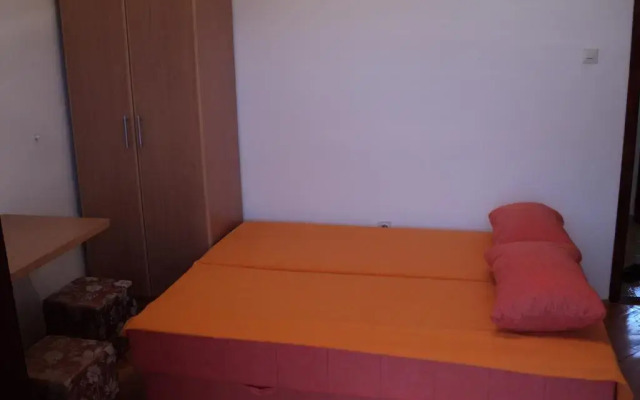 Апартаменты Apartments Škaljari комната для гостей