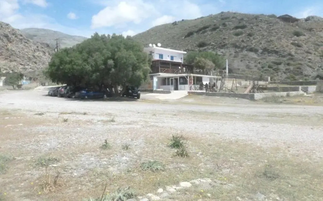 Отель Preveli Rooms вид на фасад