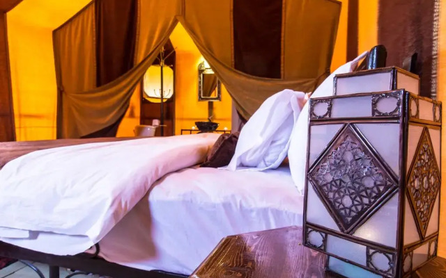 Отель Caravanserai Luxury Desert Camp Марокко, Мерзуга - отзывы, цены и фото номеров - забронировать отель Caravanserai Luxury Desert Camp онлайн комната для гостей
