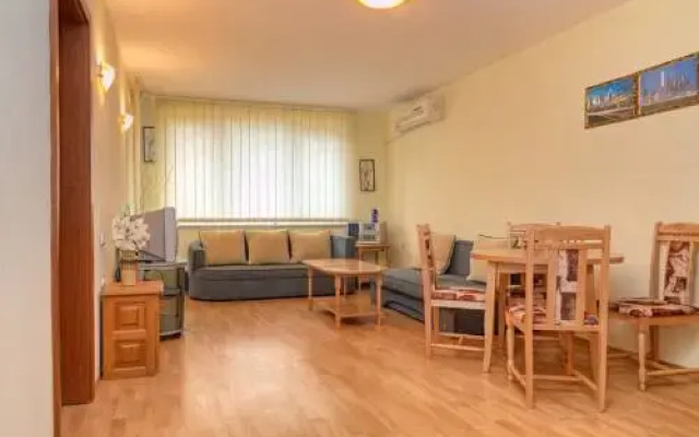 Отель Marina and Panorama Fort Apartments Болгария, Елените - отзывы, цены и фото номеров - забронировать отель Marina and Panorama Fort Apartments онлайн комната для гостей