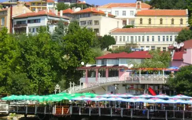 Отель Vila Dionis вид на фасад