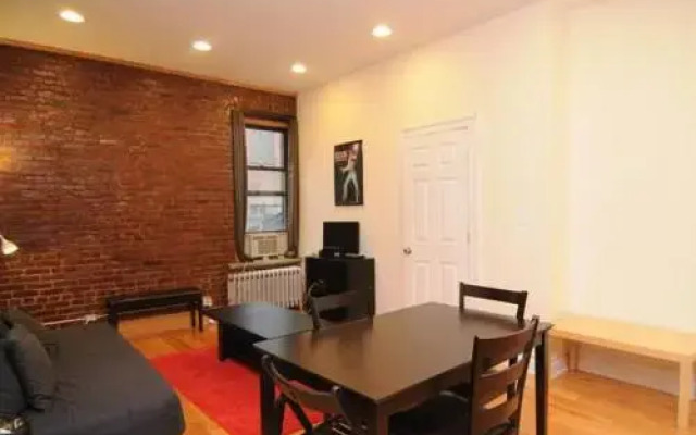 Апартаменты Lower East Side Apartment комната для гостей
