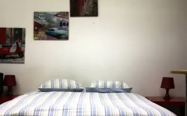 Отель Family & Fun !! Oporto Low Cost Rooms комната для гостей
