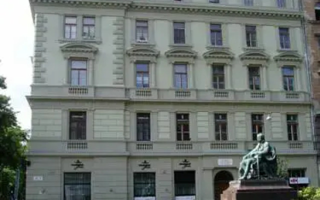 Отель Broadway Luxury Suite Будапешт вид на фасад