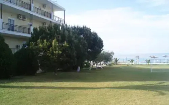 Kopsis Beach Hotel парковка