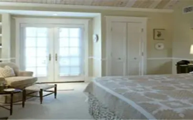 Отель Thaxter House Эдгартаун комната для гостей