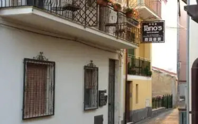 Отель Tanos b&b Джардини Наксос вид на фасад