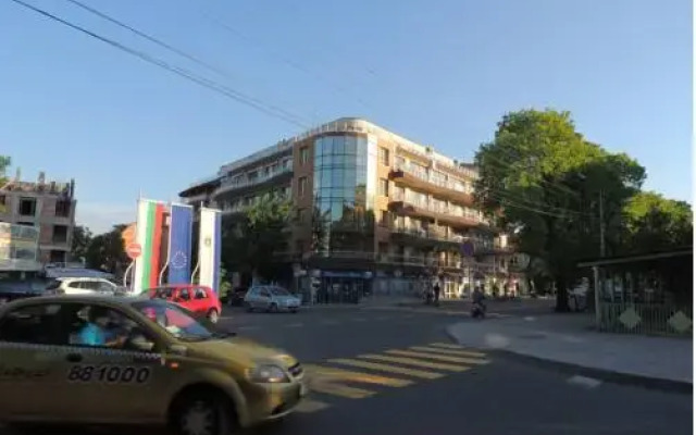 Апартаменты Sunny Apartment вид на фасад