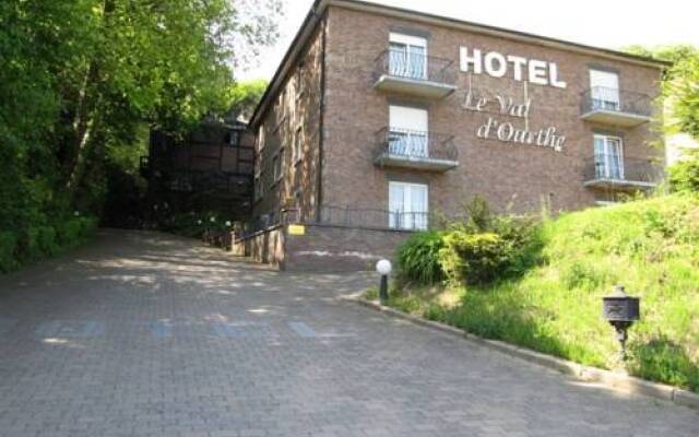 Hotel Le Val D'ourthe вид на фасад