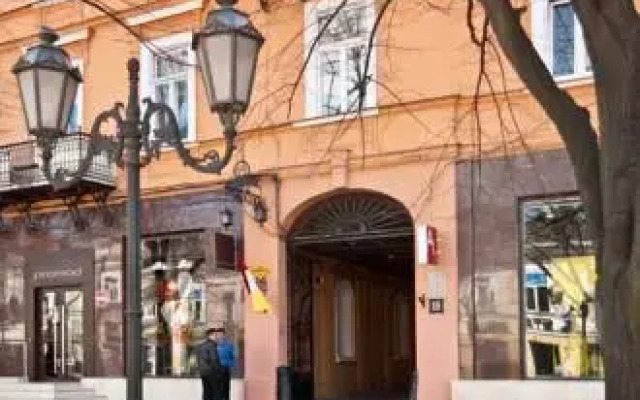 Апартаменты Four Season Apartments вид на фасад