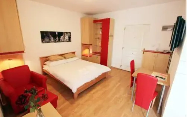 Апартаменты Slavija Square Apartments комната для гостей
